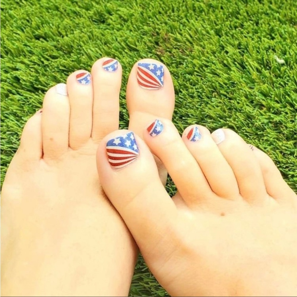 *Retired* Color Street: American Dream | Fourth of July Patriotic America Red - Picture 6 of 16